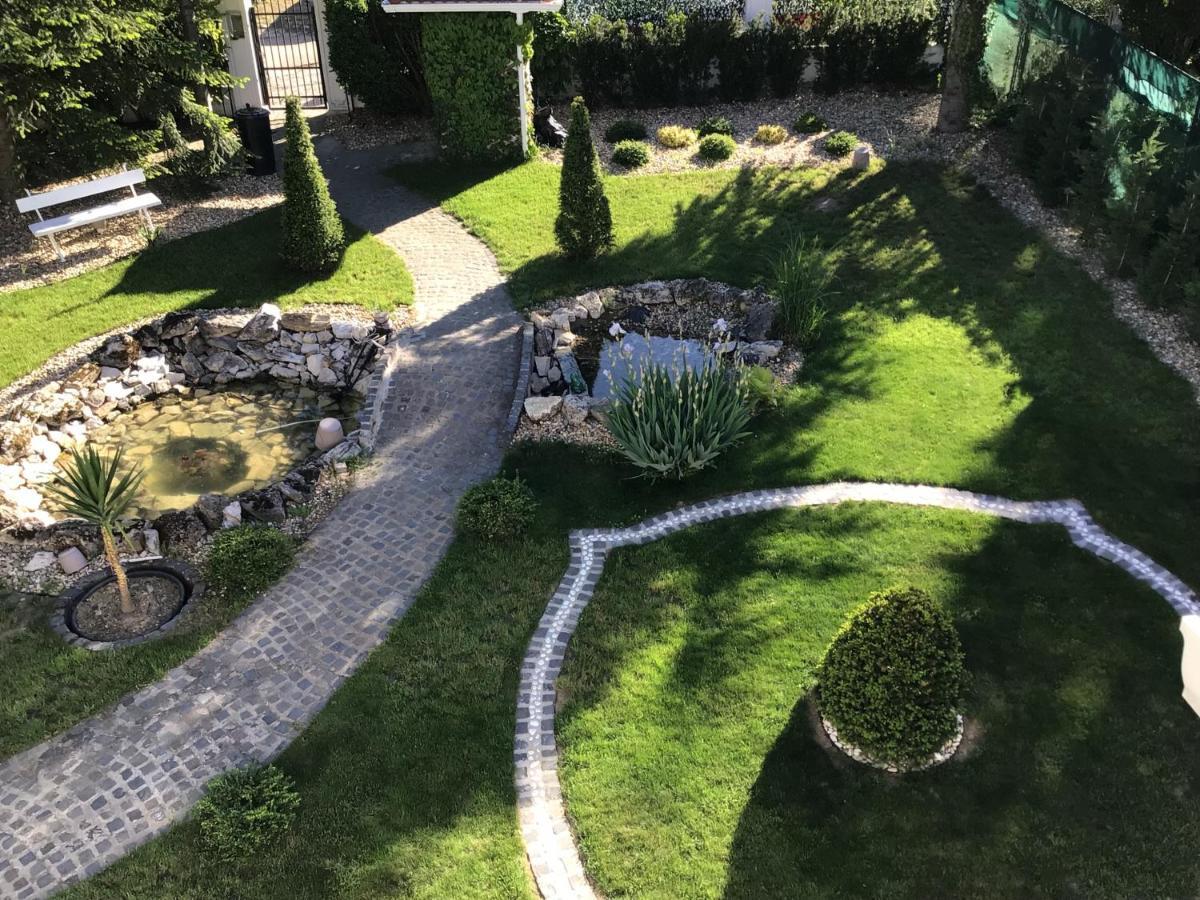 3 Bedroom Private Floor In Luxury Mansion Budapesta Exterior foto