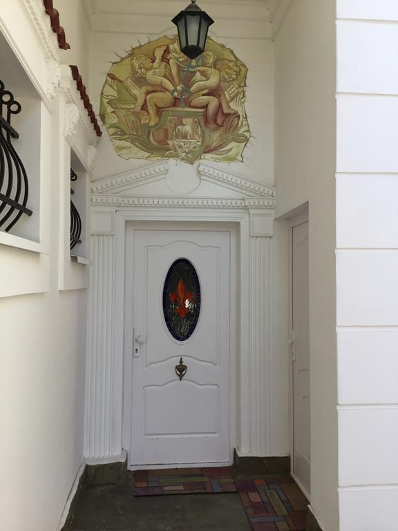 3 Bedroom Private Floor In Luxury Mansion Budapesta Exterior foto