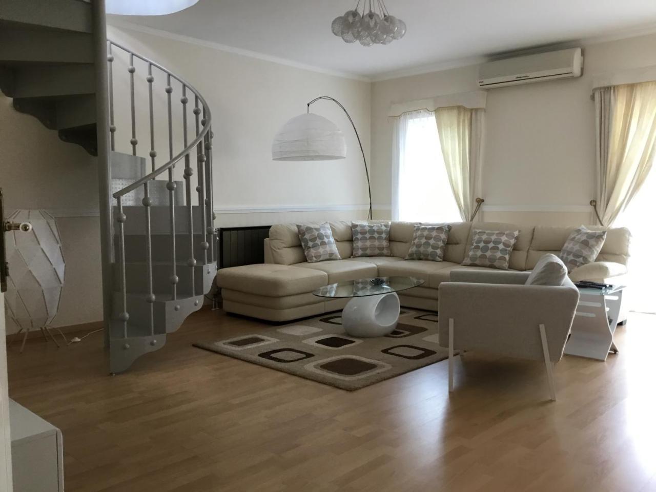 3 Bedroom Private Floor In Luxury Mansion Budapesta Exterior foto