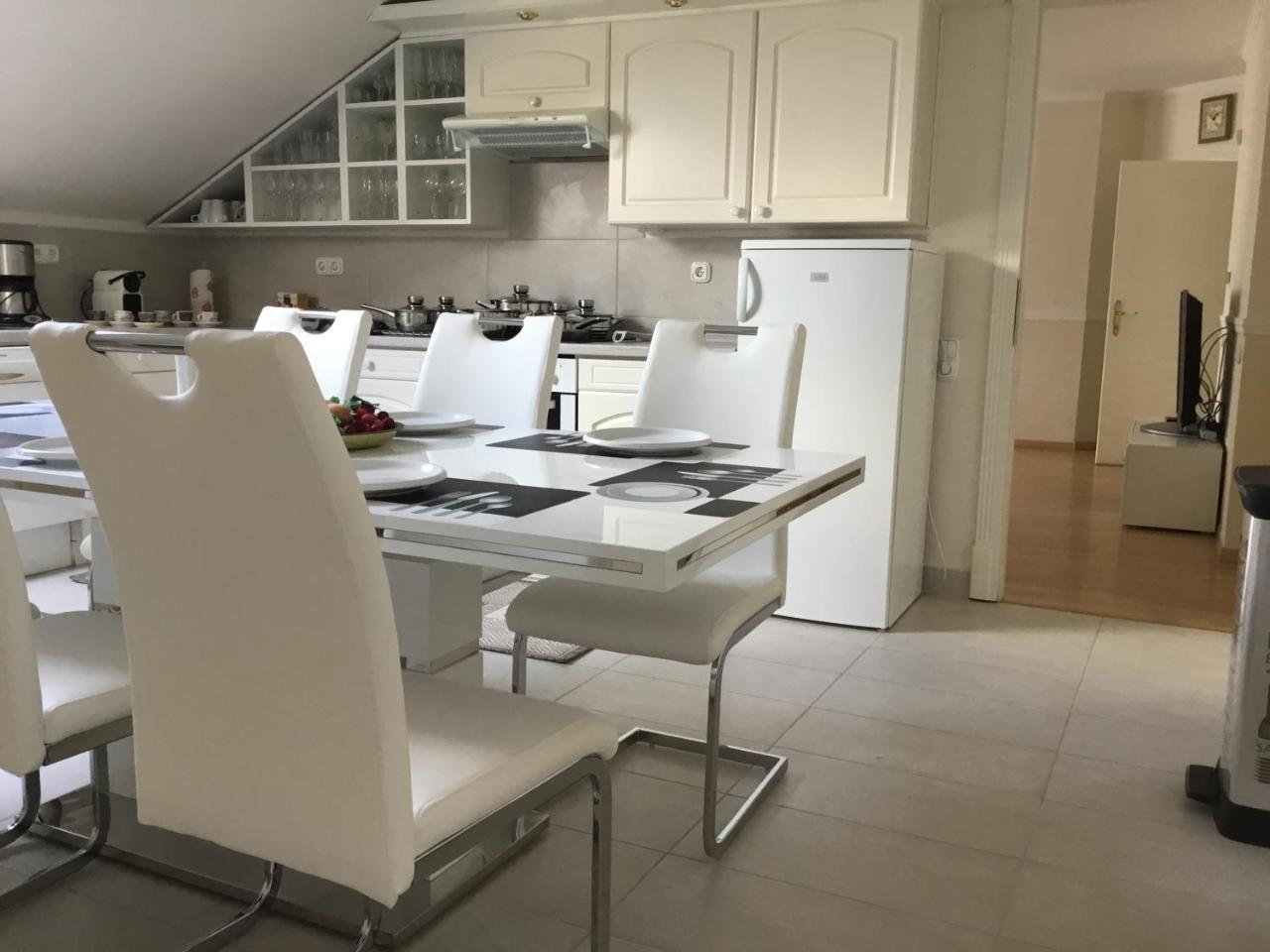 3 Bedroom Private Floor In Luxury Mansion Budapesta Exterior foto